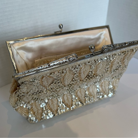 VINTAGE BEAD SEQUIN BAG- Silver sequins and off white beading in leaf pattern. - Picture 3 of 7